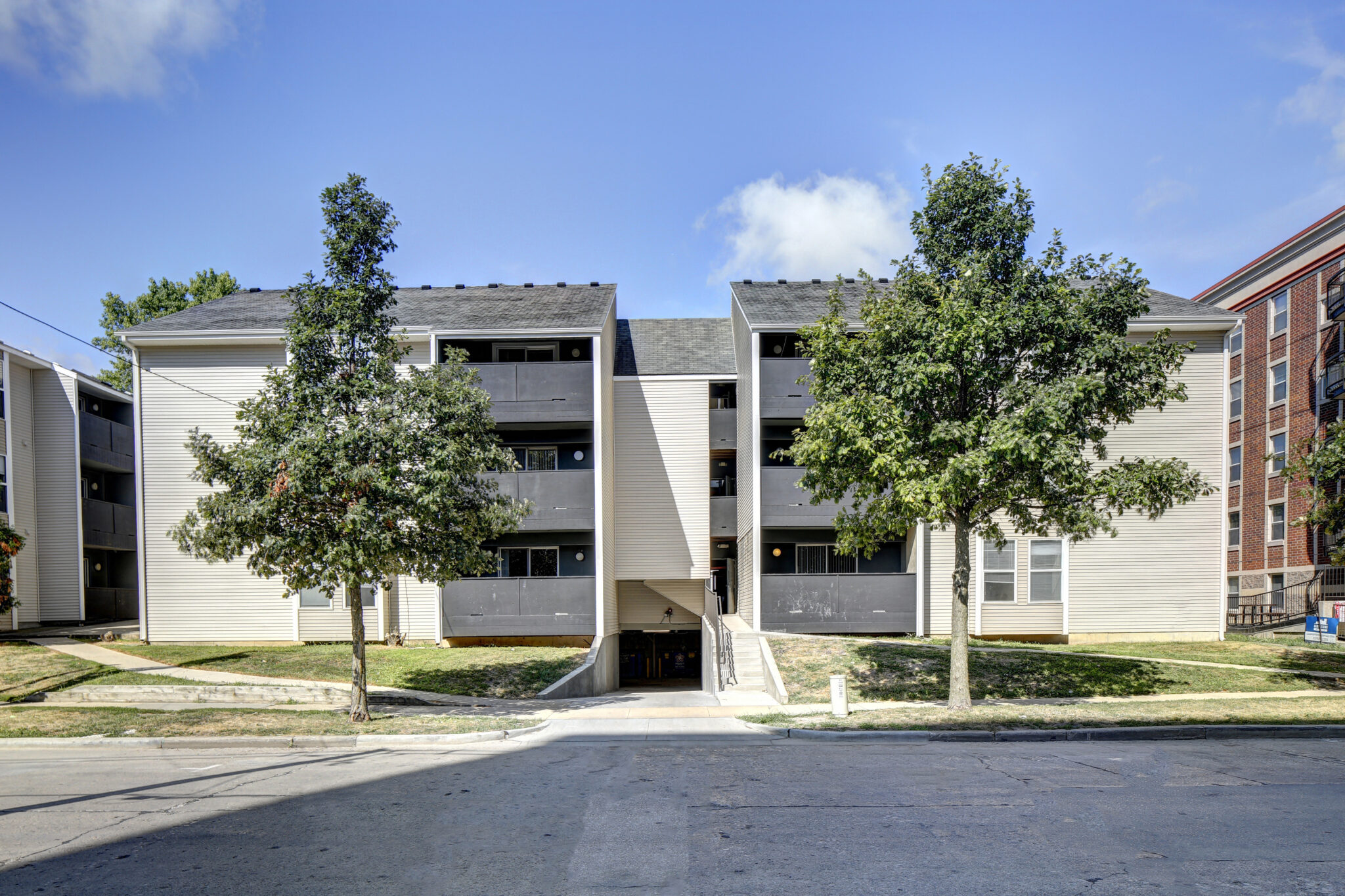 418_909 S 3rd Exterior 1
